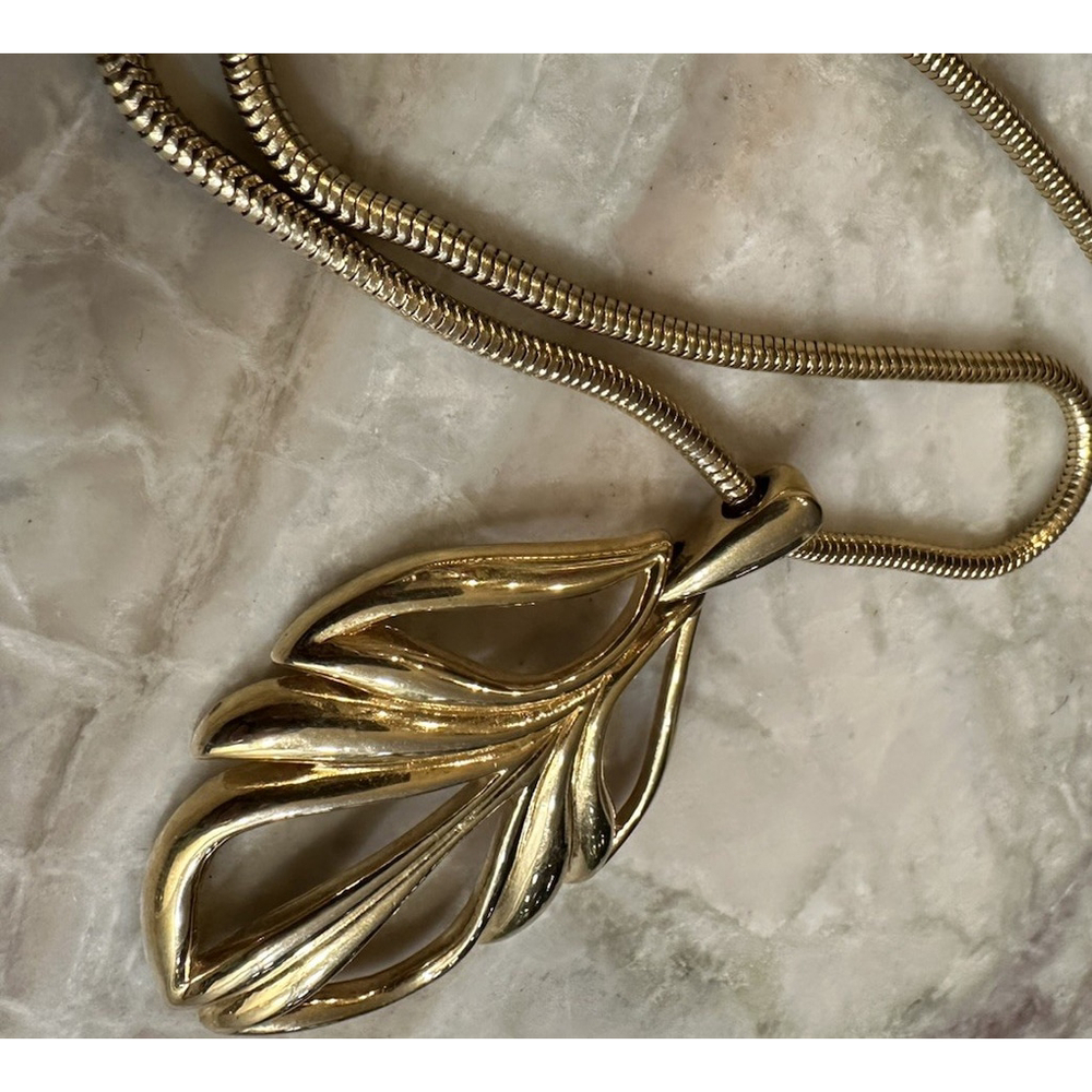 Vintage Trifari Signed Goldtone Leaf Pendant Statement Necklace Long Chain